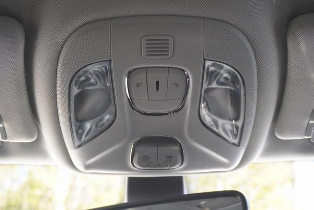 Photo of 2021 White Clearcoat Jeep Compass