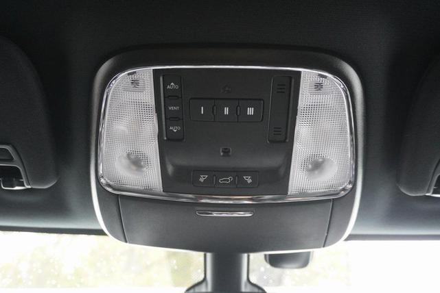 Photo of 2021 Bright White Clearcoat Jeep Grand Cherokee