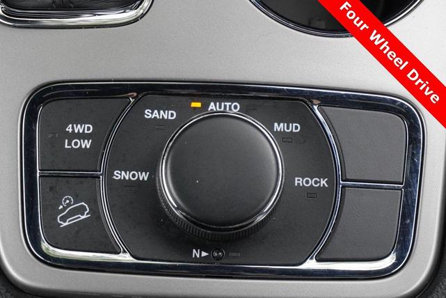 Photo of 2021 Bright White Clearcoat Jeep Grand Cherokee