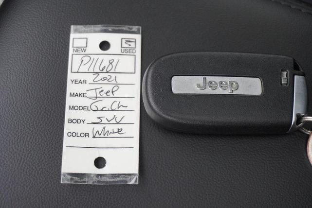 Photo of 2021 Bright White Clearcoat Jeep Grand Cherokee