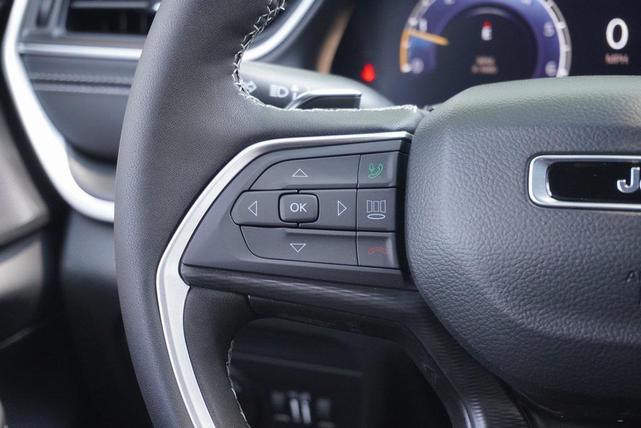 Photo of 2025 Silver Zynith Jeep Grand Cherokee