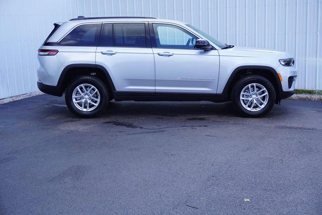 Photo of 2025 Silver Zynith Jeep Grand Cherokee