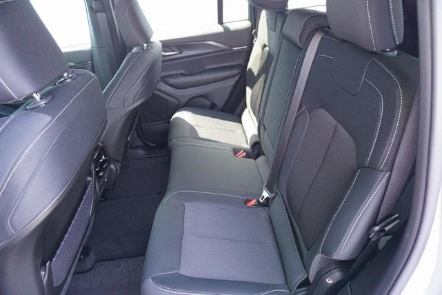 Photo of 2025 Silver Zynith Jeep Grand Cherokee