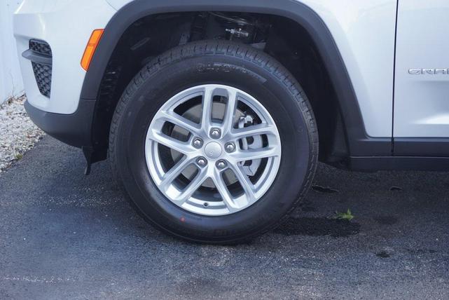 Photo of 2025 Silver Zynith Jeep Grand Cherokee