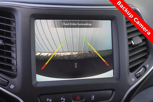 Photo of 2023 Bright White Clearcoat Jeep Cherokee