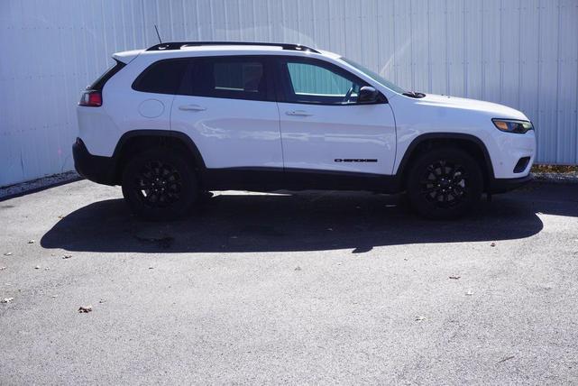 Photo of 2023 Bright White Clearcoat Jeep Cherokee