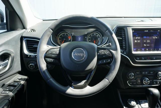 Photo of 2023 Bright White Clearcoat Jeep Cherokee