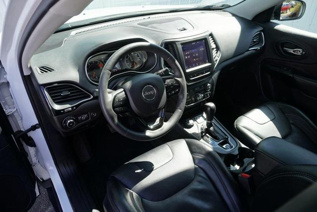 Photo of 2023 Bright White Clearcoat Jeep Cherokee