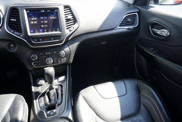 Photo of 2023 Bright White Clearcoat Jeep Cherokee