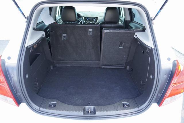 Photo of 2019 Summit White Chevrolet Trax