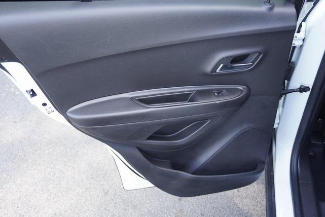 Photo of 2019 Summit White Chevrolet Trax