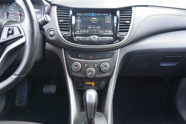 Photo of 2019 Summit White Chevrolet Trax