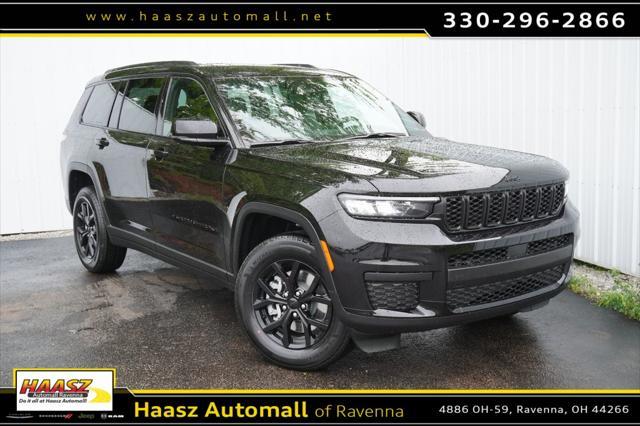 Photo of 2025 Diamond Black Crystal Pearlcoat Jeep Grand Cherokee L