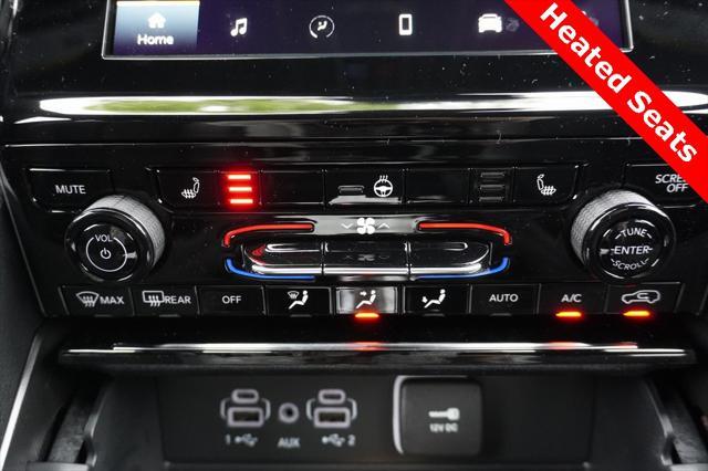 Photo of 2025 Diamond Black Crystal Pearlcoat Jeep Grand Cherokee L