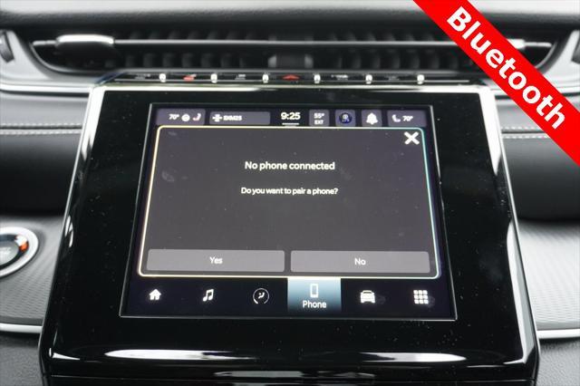 Photo of 2025 Diamond Black Crystal Pearlcoat Jeep Grand Cherokee L