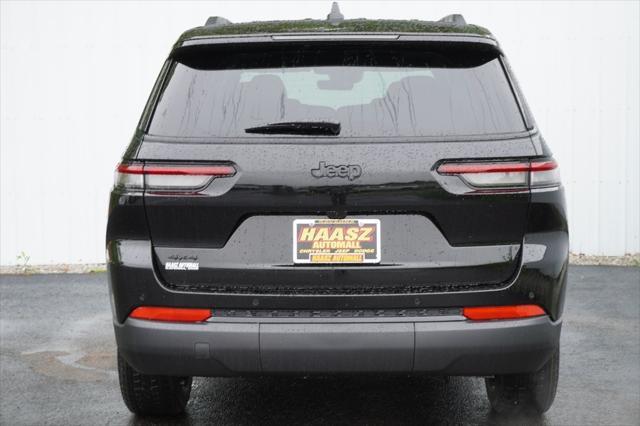 Photo of 2025 Diamond Black Crystal Pearlcoat Jeep Grand Cherokee L