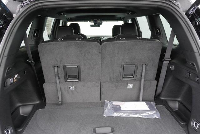 Photo of 2025 Diamond Black Crystal Pearlcoat Jeep Grand Cherokee L