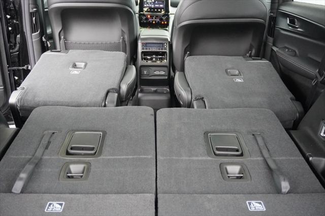 Photo of 2025 Diamond Black Crystal Pearlcoat Jeep Grand Cherokee L