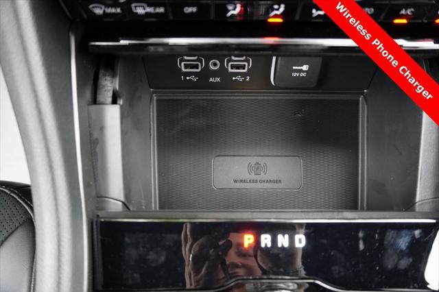 Photo of 2025 Diamond Black Crystal Pearlcoat Jeep Grand Cherokee L