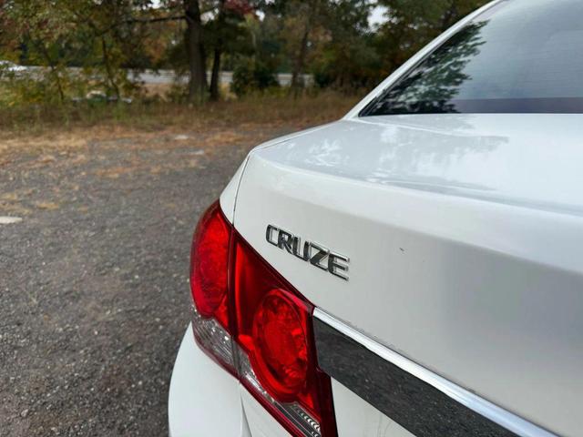 Photo of 2014 White Chevrolet Cruze