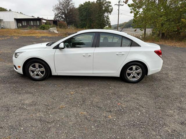Photo of 2014 White Chevrolet Cruze