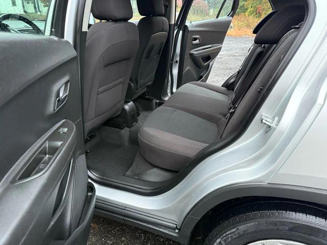 Photo of 2016 Silver Ice Metallic Chevrolet Trax
