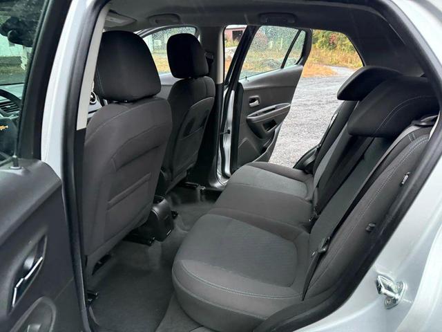 Photo of 2016 Silver Ice Metallic Chevrolet Trax