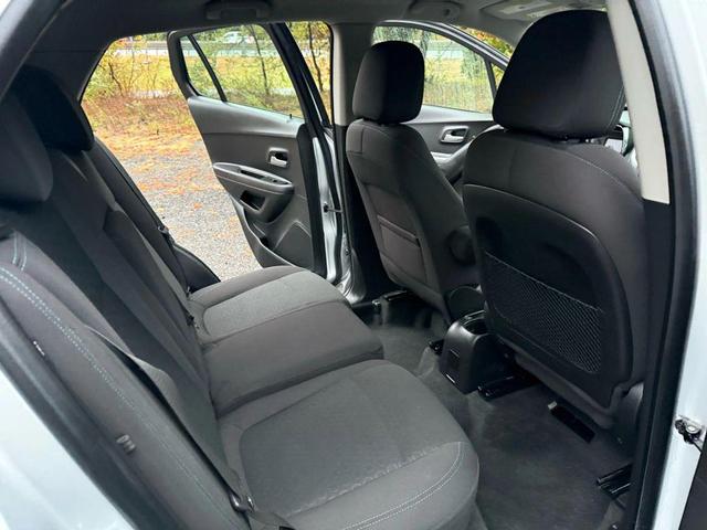 Photo of 2016 Silver Ice Metallic Chevrolet Trax