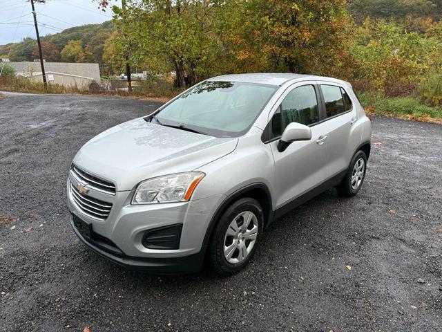 Photo of 2016 Silver Ice Metallic Chevrolet Trax