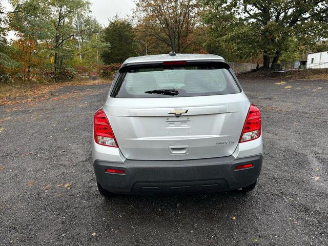 Photo of 2016 Silver Ice Metallic Chevrolet Trax