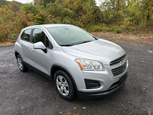 Photo of 2016 Silver Ice Metallic Chevrolet Trax