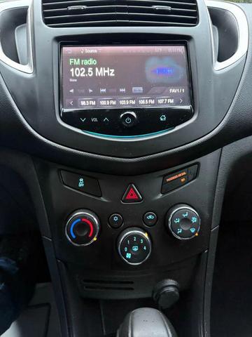 Photo of 2016 Silver Ice Metallic Chevrolet Trax