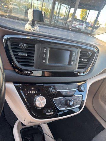 Photo of 2017 Molten Silver Chrysler Pacifica
