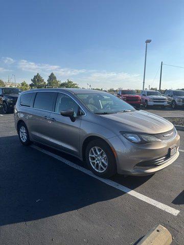 Photo of 2017 Molten Silver Chrysler Pacifica