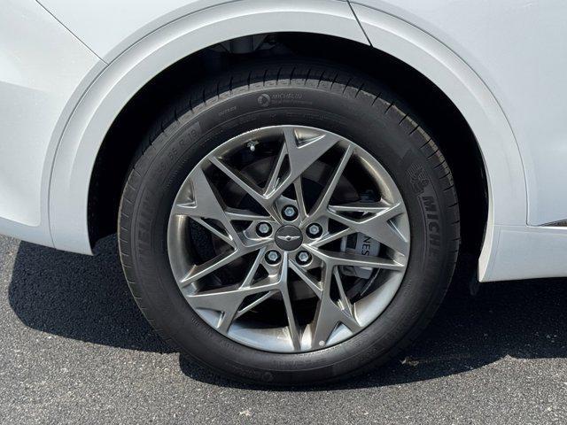 Photo of 2025 Uyuni White Genesis GV70