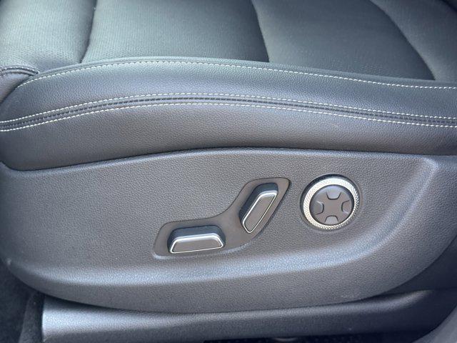 Photo of 2025 Uyuni White Genesis GV70
