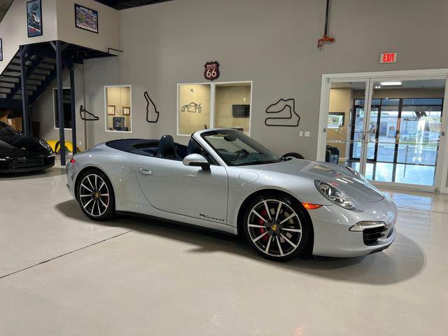 Photo of 2014 Silver Porsche 911