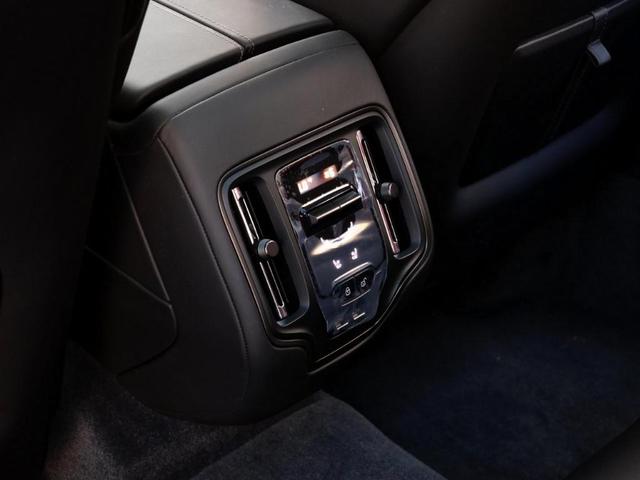 Photo of 2025 Magnetic Silver Aston Martin DBX