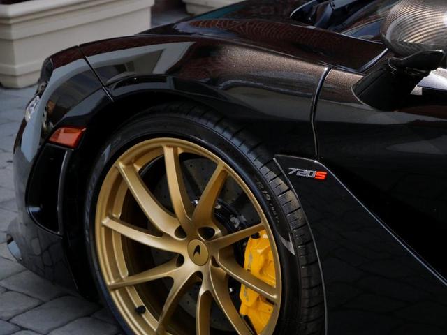 Photo of 2022 Onyx Black McLaren 720S