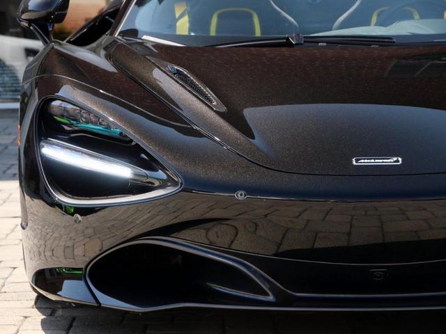 Photo of 2022 Onyx Black McLaren 720S