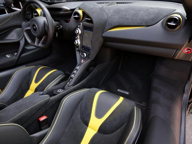 Photo of 2022 Onyx Black McLaren 720S