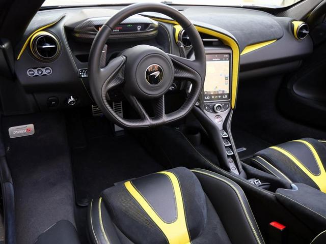 Photo of 2022 Onyx Black McLaren 720S
