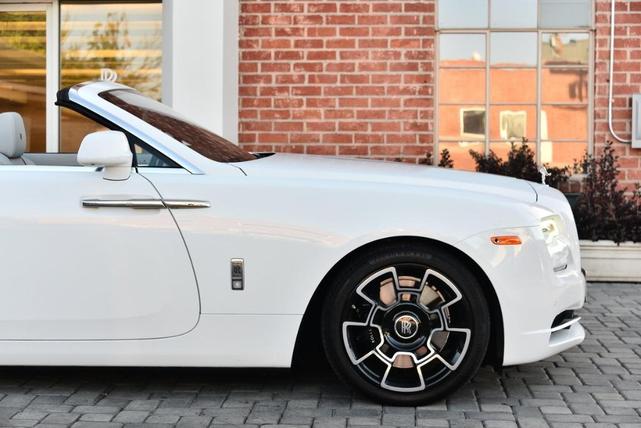 Photo of 2019 Arctic White Rolls-Royce Dawn
