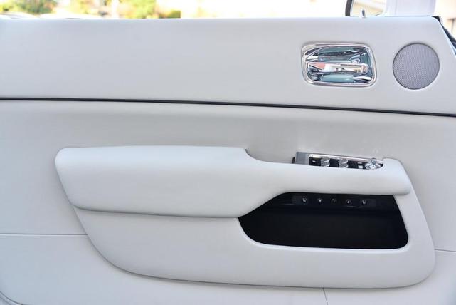 Photo of 2019 Arctic White Rolls-Royce Dawn