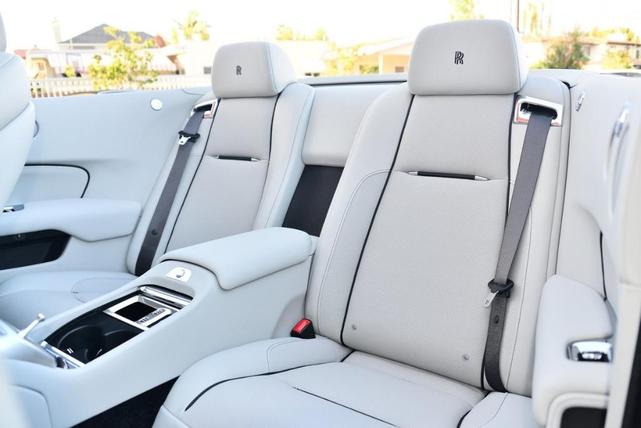 Photo of 2019 Arctic White Rolls-Royce Dawn
