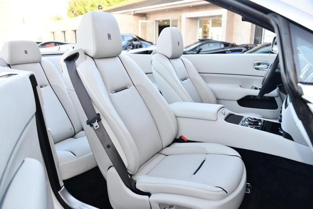 Photo of 2019 Arctic White Rolls-Royce Dawn