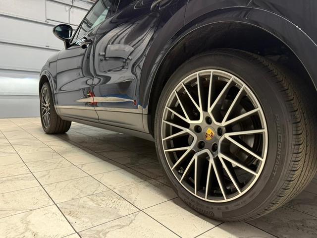Photo of 2022 Black Porsche Cayenne
