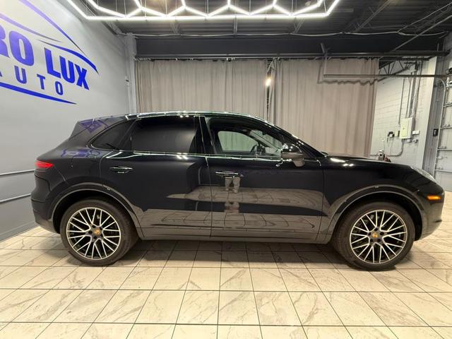 Photo of 2022 Black Porsche Cayenne