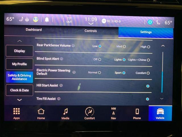 Photo of 2021 Silver Zynith Jeep Grand Cherokee L