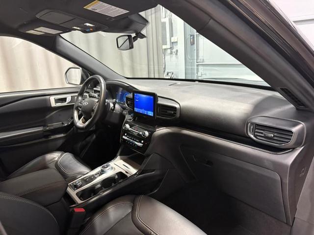 Photo of 2021 Agate Black Metallic Ford Explorer